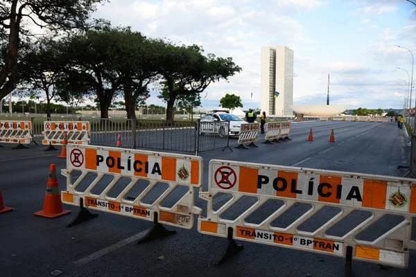 Há uma semana fechada, Esplanada não tem previsão de abertura