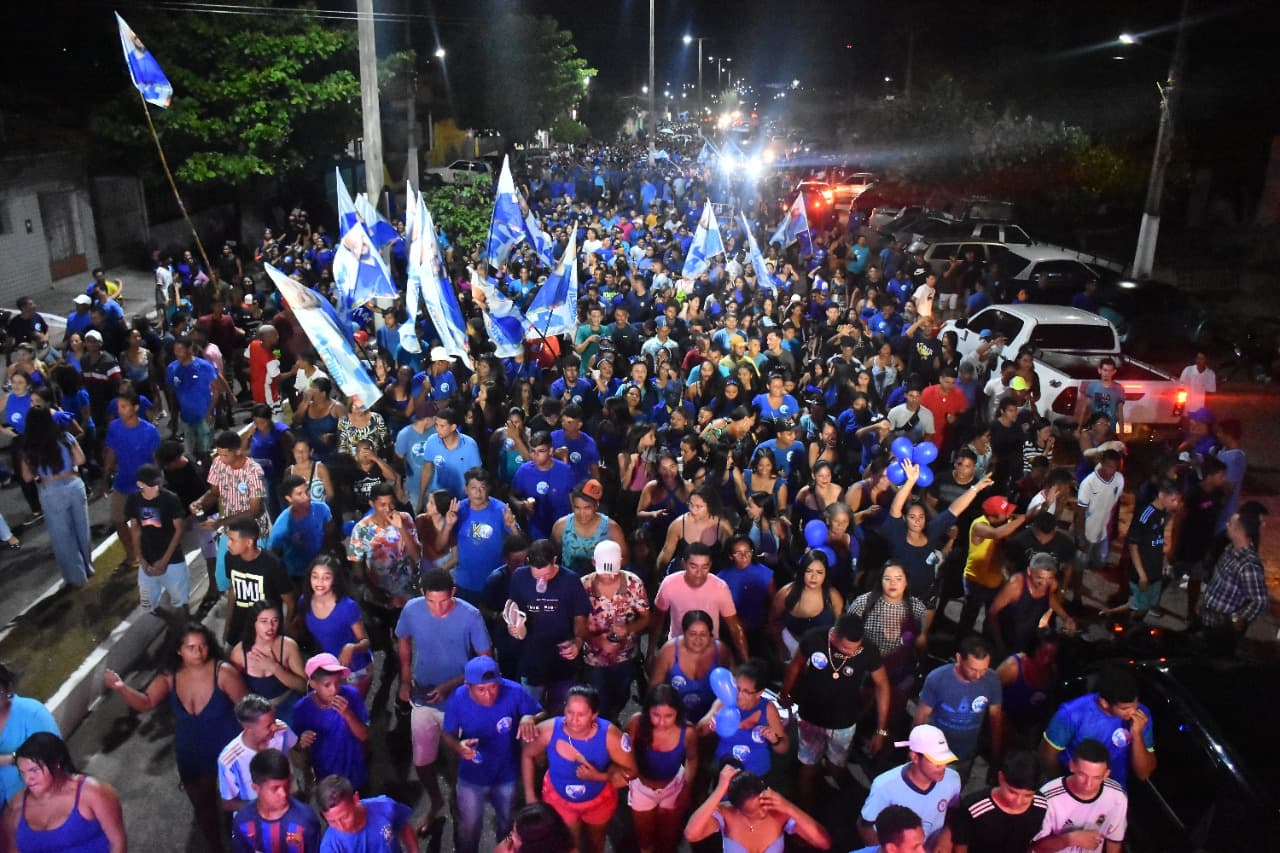 Canguaretama recebe multidão em arrastão de Wilsinho e Fátima do Murim em Areia Branca