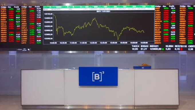 Ibovespa cai na semana e dólar sobe no período, com incertezas fiscais