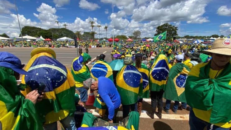 FOTOS: Feriado da República é marcado por protestos contra Lula