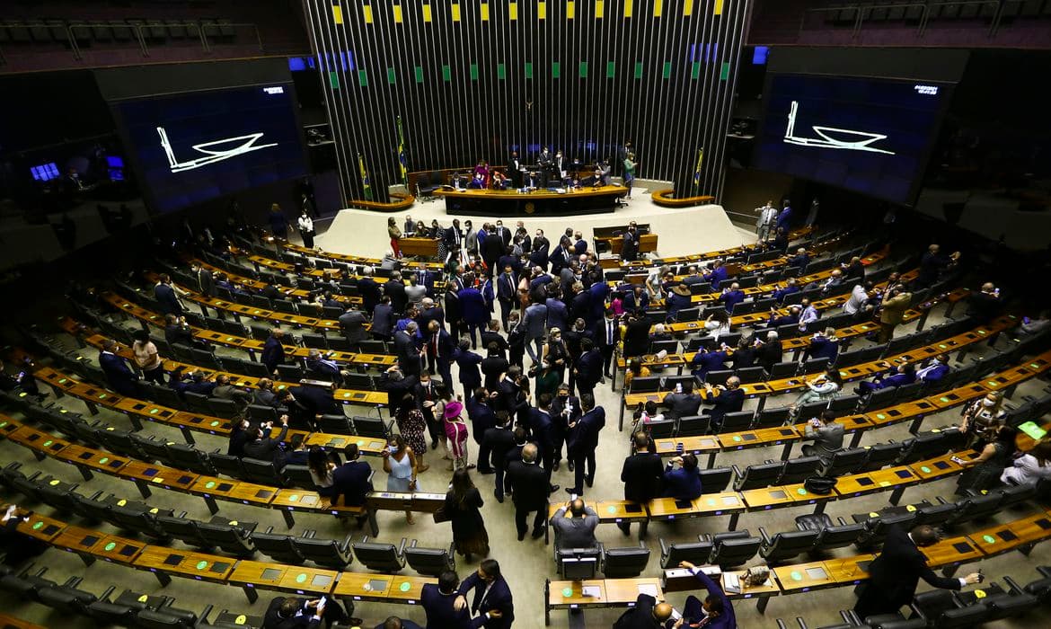 Câmara deve votar projeto que regulamenta lobby na quarta-feira (9)