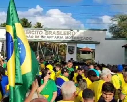 Governo do Estado diz em nota que não é o "responsável pelo ordenamento ou desobstrução das vias municipais" onde acontecem manifestações