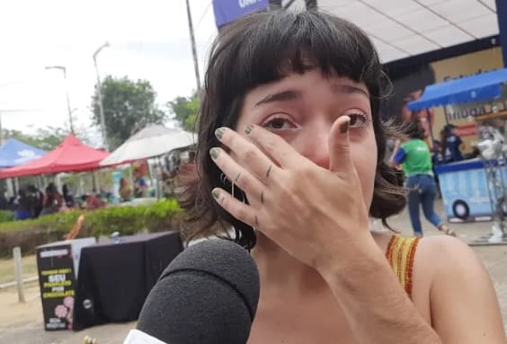 VÍDEO: Jovem chega 10 minutos antes dos portões fecharem, decide fumar um cigarro, se atrasa e perde prova do Enem