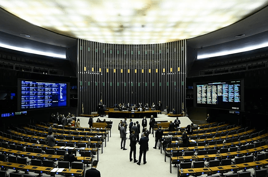 Líderes no Congresso travam PEC com receio de dar “cheque em branco” a Lula