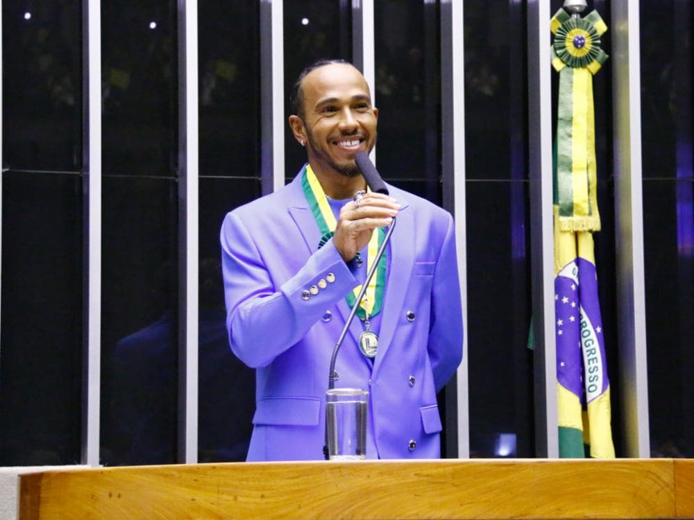 Lewis Hamilton recebe título de Cidadão Honorário Brasileiro