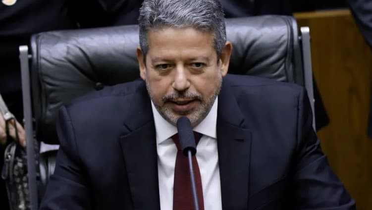 Lira: Tempo para tramitação da PEC é “exíguo” e proposta é tratada “basicamente pela equipe de transição”