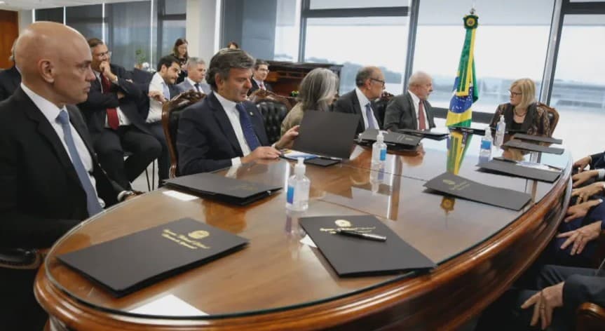 Lula se encontra com presidente Rosa Weber e ministros do STF em Brasília