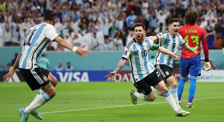 Messi faz gol, Argentina vence México e sobrevive na Copa do Mundo