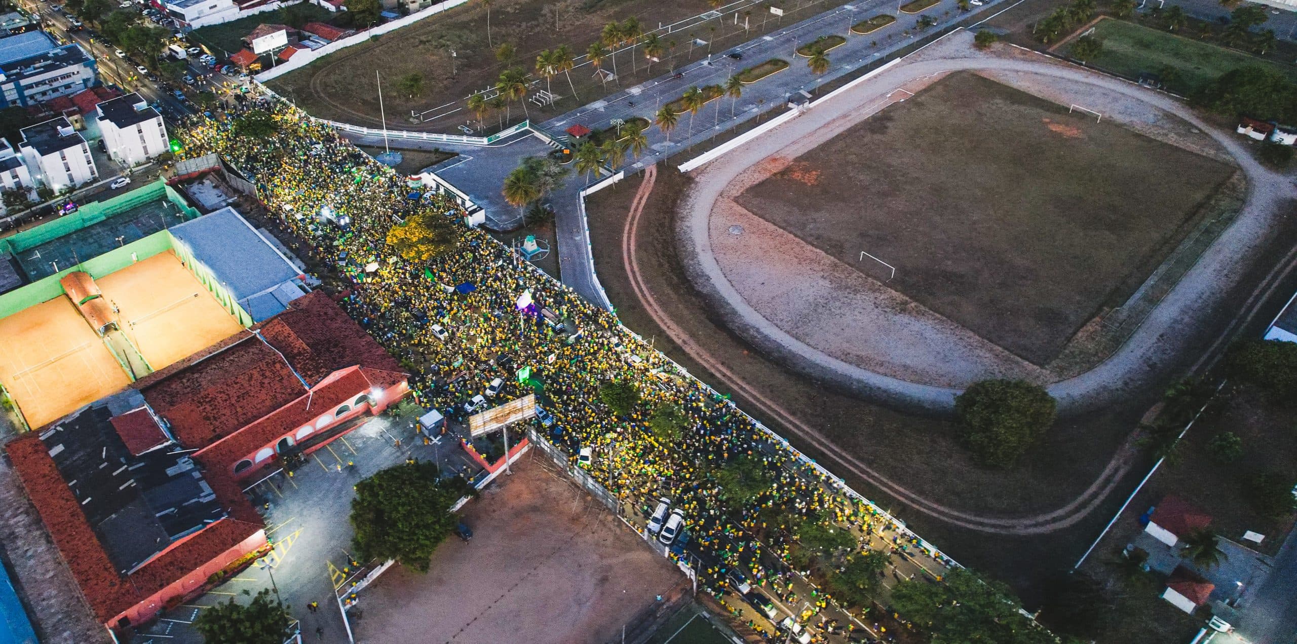 Prefeitura de Natal vai fiscalizar estacionamento irregular e poluição sonora em protesto na frente do Exército