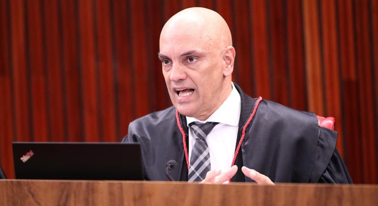 Moraes manda PRF desobstruir rodovias e cita possibilidade de prisão do diretor em caso de descumprimento