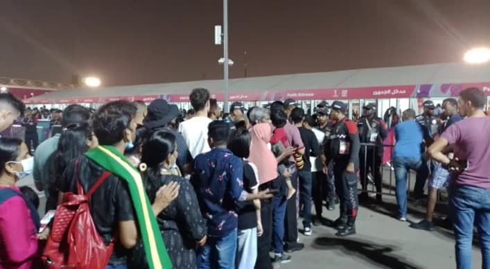 Torcedora aguarda uma hora em fila e gasta R$ 292 por quatro cervejas na Copa