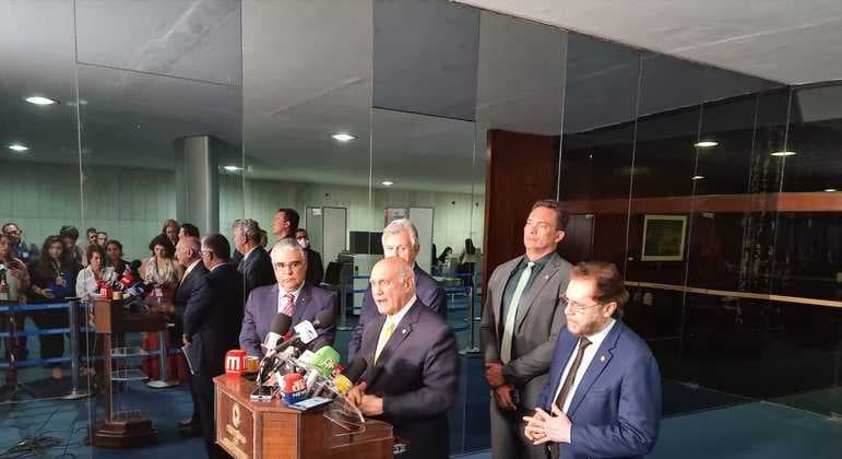 Senadores apresentaram pedido de impeachment contra ministro do STF Luís Roberto Barroso