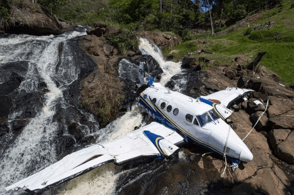 Marília Mendonça: perícia particular diz que torre onde avião bateu estava sem sinalização