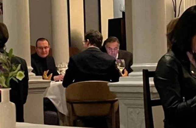 VÍDEO: Advogado de Lula e ministro Roberto Barroso jantam em Nova York