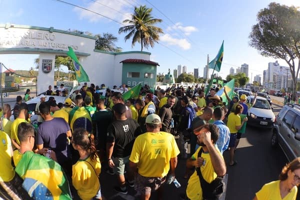 MP ajuíza ação contra Prefeitura do Natal para retirada de manifestantes que ficam em frente ao 16 RI