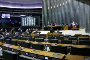 76 deputados declaram voto contra a PEC da Gastança; Veja quem são os potiguares na lista.