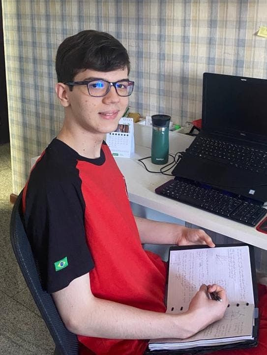 Maple Bear Natal garante medalha e menção honrosa em Olimpíada Brasileira de Matemática