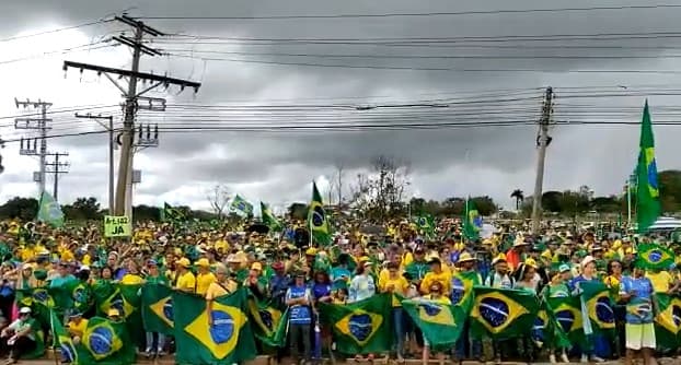 VÍDEO: Apoiadores de Bolsonaro fazem manifestação em Brasília neste domingo (18)