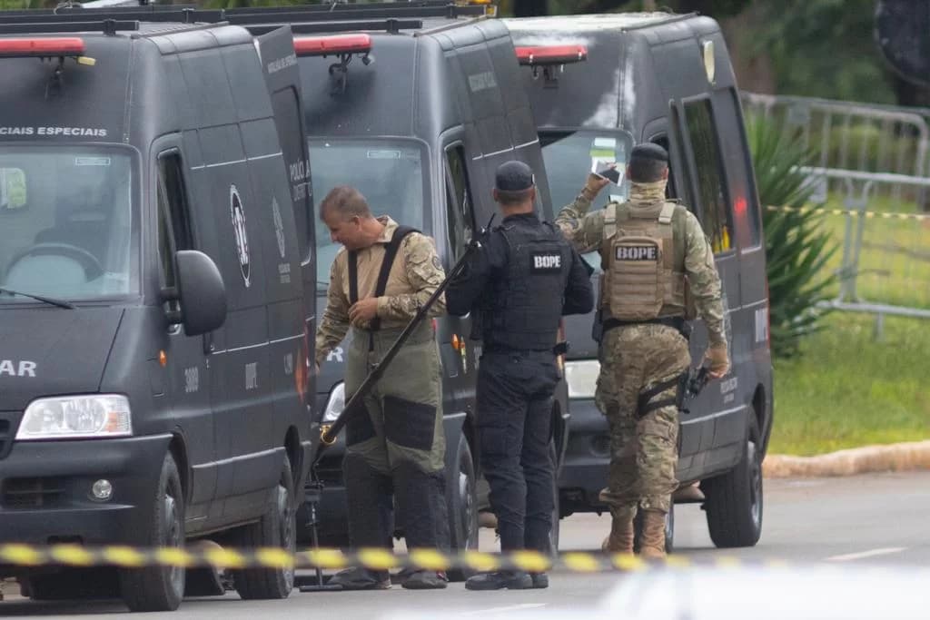 Bope descarta existência de bomba entre o TCU e anexo do STF