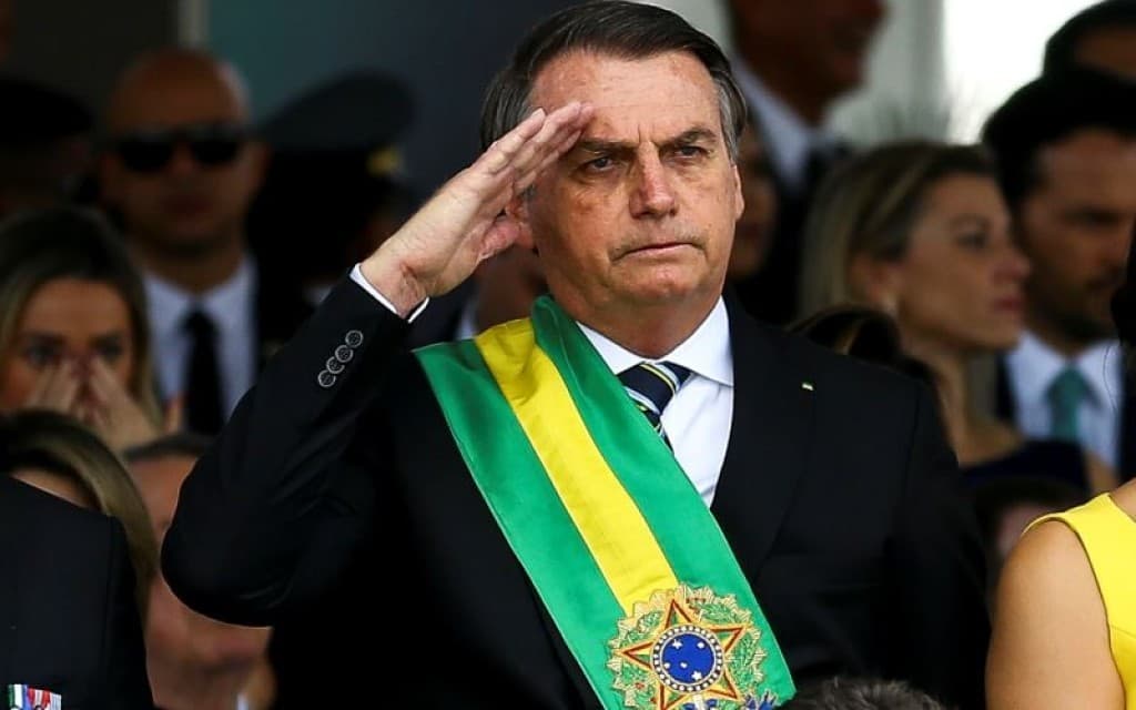 Bolsonaro decide não passar faixa a Lula e viajará para resort de Trump