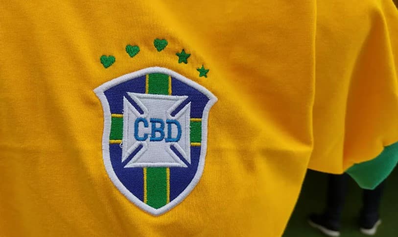 Por Pelé, Conmebol propõe à CBF substituir estrelas no uniforme por três corações