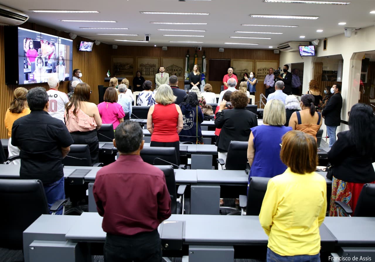 Câmara de Natal homenageia servidores com mais de 25 anos de serviço