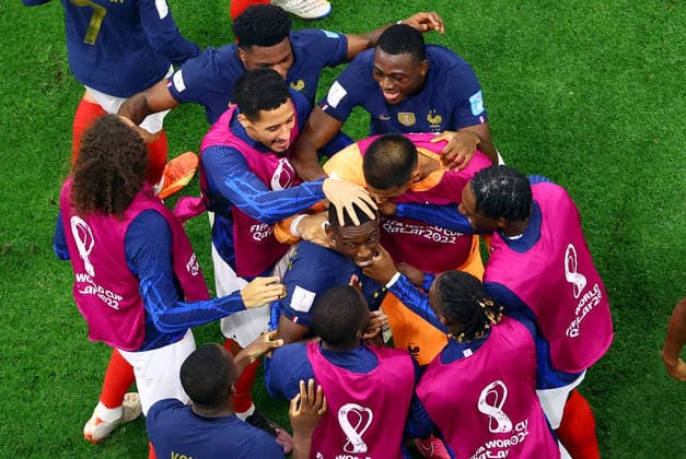 França vence Marrocos por 2 a 0 e enfrenta a Argentina na final da Copa do Mundo