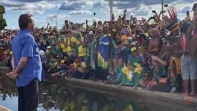VÍDEO: “Tudo dará certo no momento oportuno”, diz Bolsonaro em fala a apoiadores