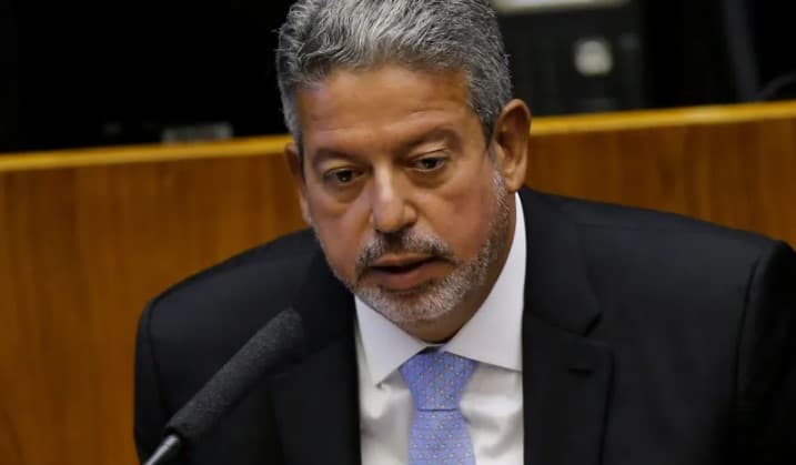 Lira anuncia que PEC do Estouro será votada na terça (20) no plenário da Câmara