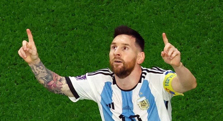 Messi brilha no milésimo jogo da carreira, Argentina vence Austrália e avança na Copa