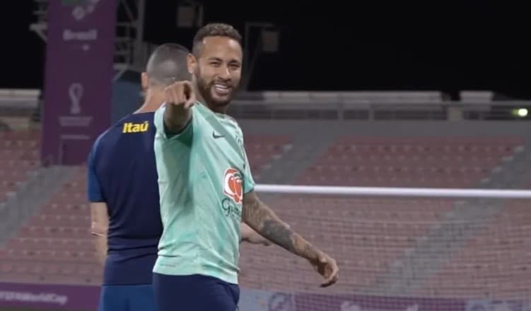 VÍDEO: Sorridente, Neymar treina com bola e se aproxima de retorno à Seleção na Copa do Mundo