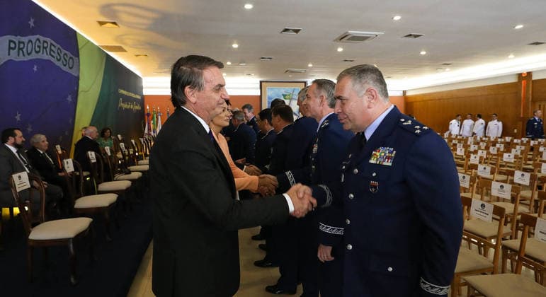 Ciro Nogueira defende Bolsonaro por choro em evento das Forças Armadas