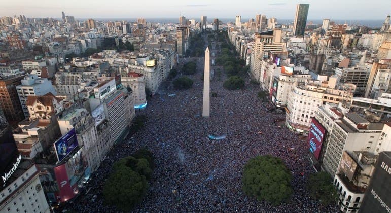 Governo da Argentina decreta feriado, e terça-feira (20) será de comemoração de jogadores com torcedores pela conquista da Copa do Mundo