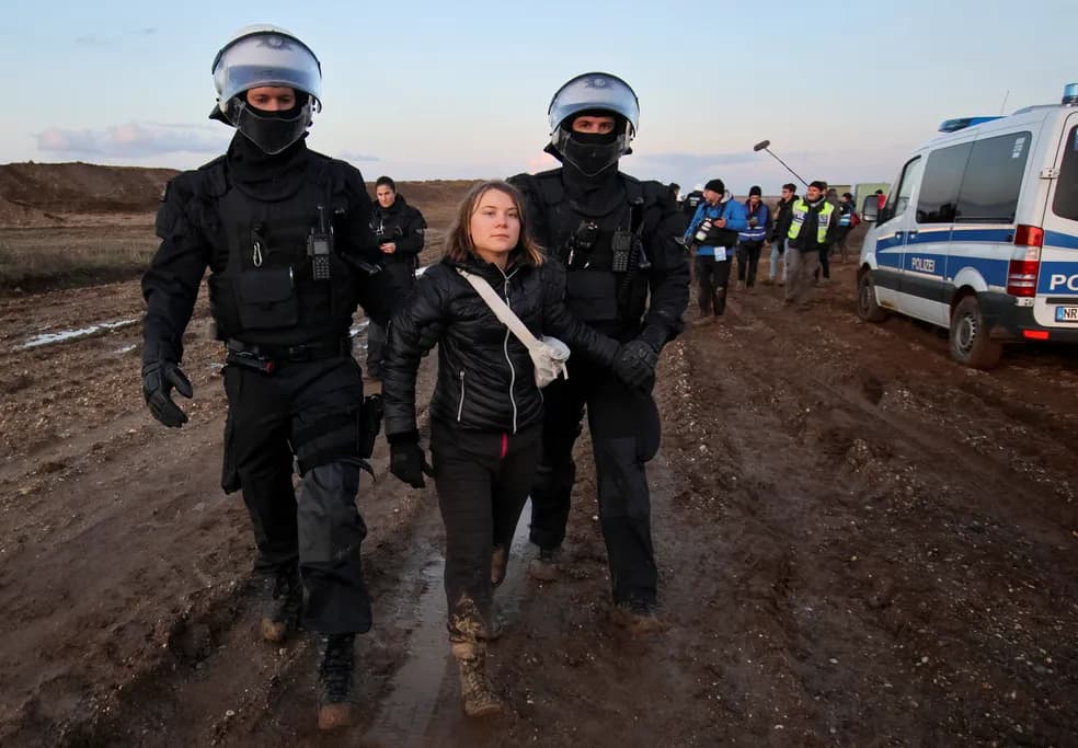 Ativista Greta Thunberg é detida em protesto na Alemanha