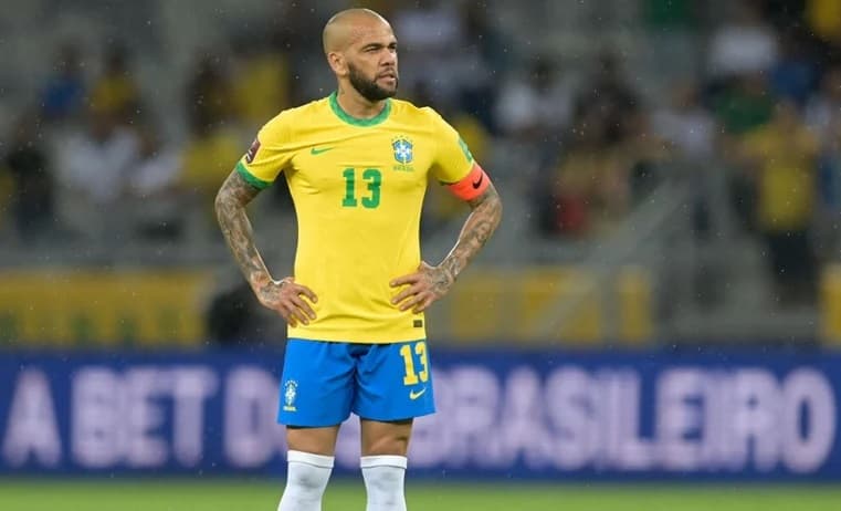 Digitais de mulher que acusa Daniel Alves são identificadas em banheiro de boate
