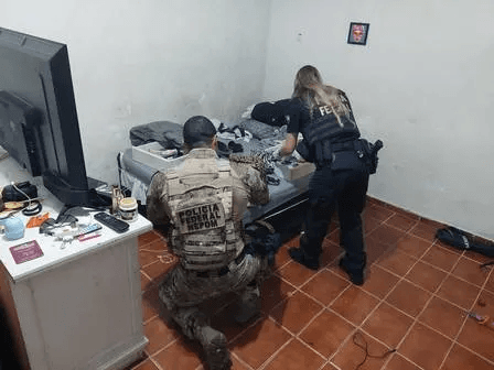 Casal é preso acusado de abusar sexualmente dos próprios filhos e distribuir vídeos para o exterior