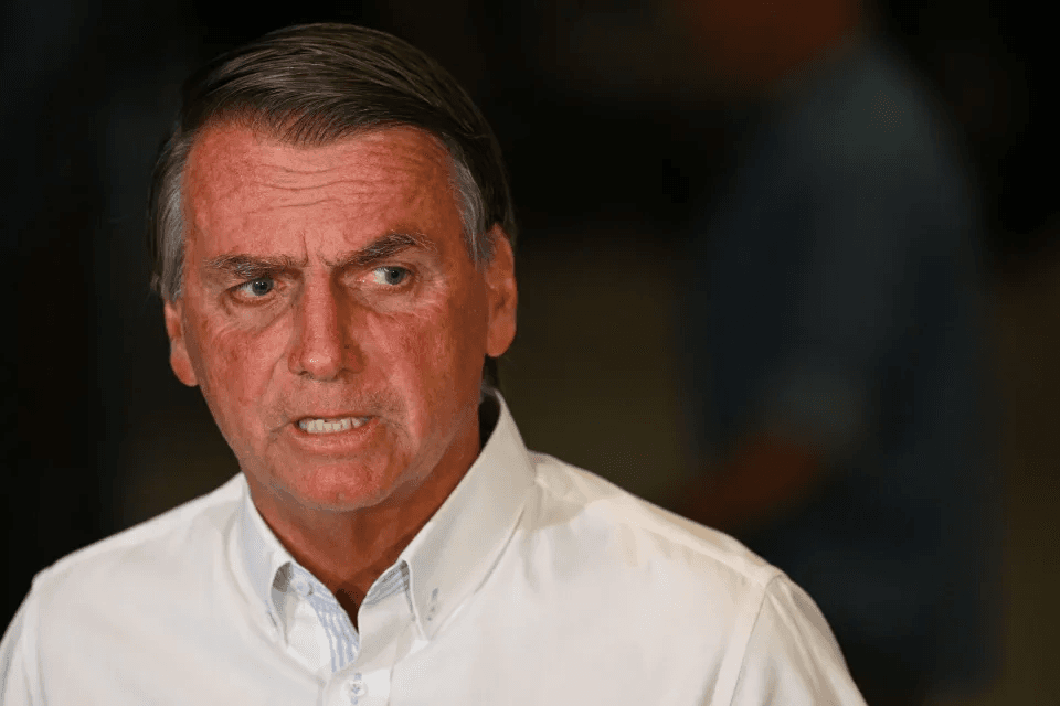 Bolsonaro deixa hospital nos EUA um dia após ser internado