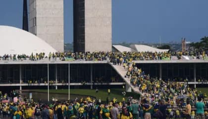 Governador do DF convoca todos os policiais a se apresentarem, após anúncio de intervenção federal