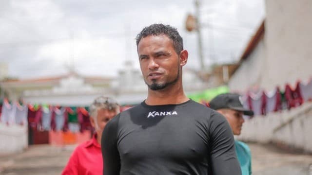 Goleiro Bruno ganha liberdade condicional e não tem mais restrição de horário nas ruas