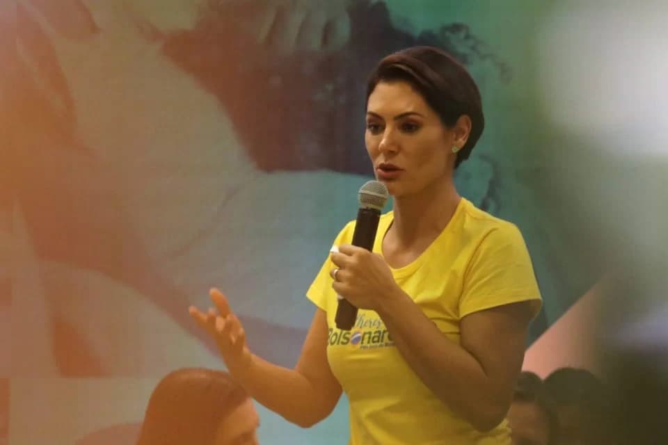 Governo revê sigilo e libera lista de visitas a Michele Bolsonaro no Palácio
