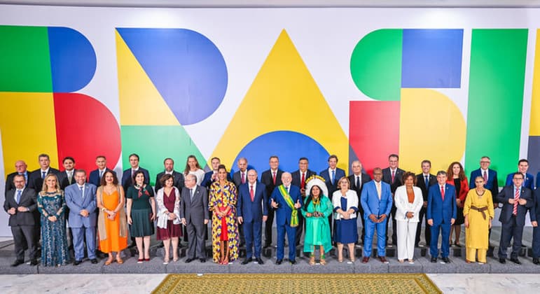 Brasil tem praticamente o dobro de ministérios que países desenvolvidos e supera até a Venezuela na América Latina