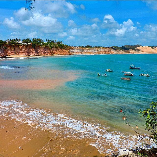 Veranistas da praia de Tabatinga reclamam da quantidade de lixo e falta de serviço