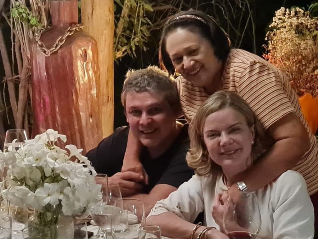 FOTOS: Presidente do PT Gleisi Hoffmann passa o final de semana em São Miguel do Gostoso e é recepcionada por Fátima Bezerra