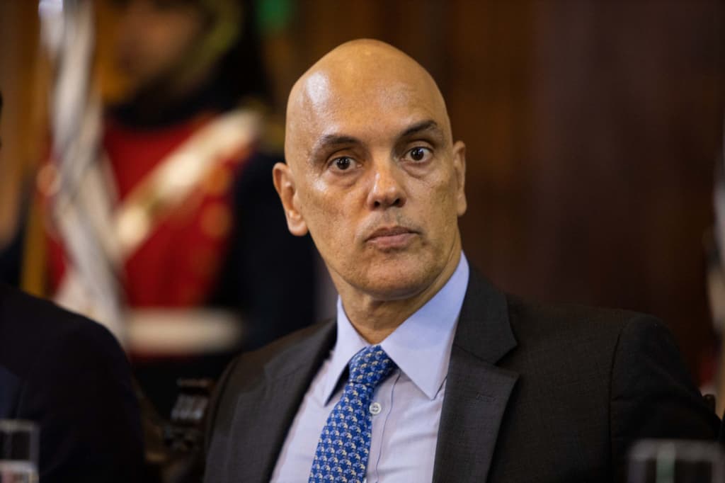 Alexandre de Moraes determina a própria prisão em invasão ao sistema do CNJ