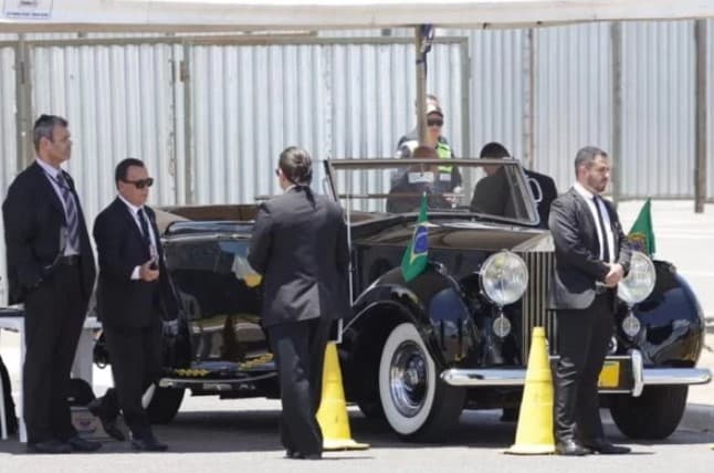 Lula decide desfilar em carro aberto na cerimônia de posse em Brasília