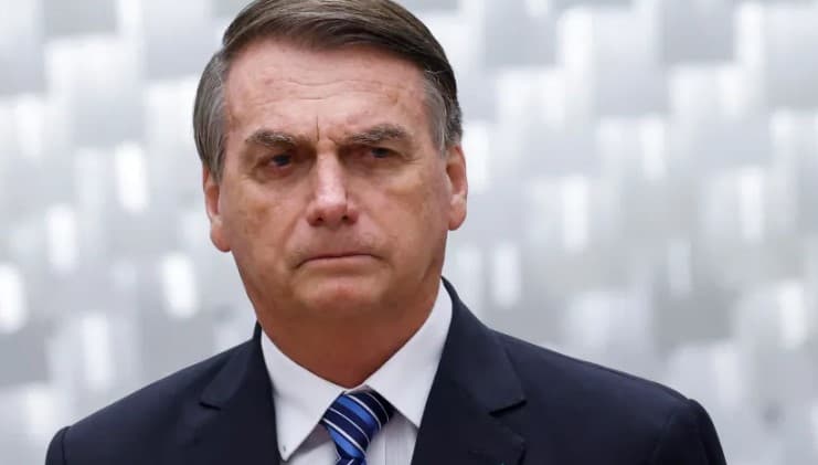 Bolsonaro lamenta atos em Brasília e diz que pretende antecipar volta ao Brasil