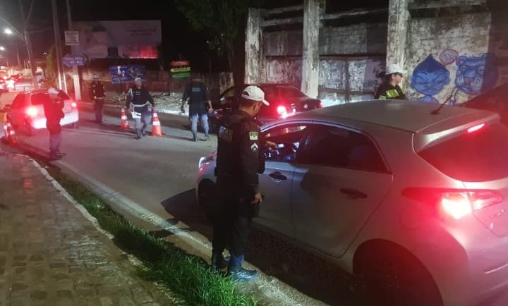 LEI SECA: 13 condutores são autuados e dois são presos por embriaguez ao volante em praia da Grande Natal