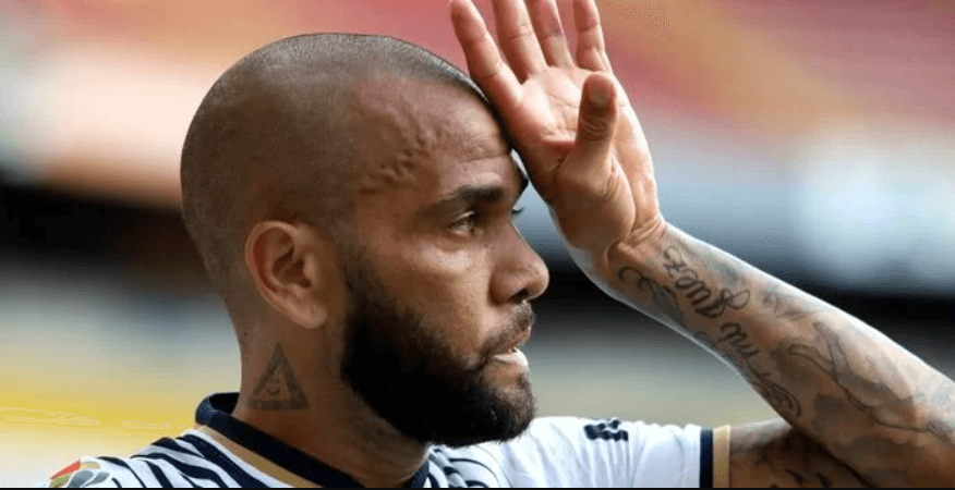 Daniel Alves divide cela em área para agressores sexuais