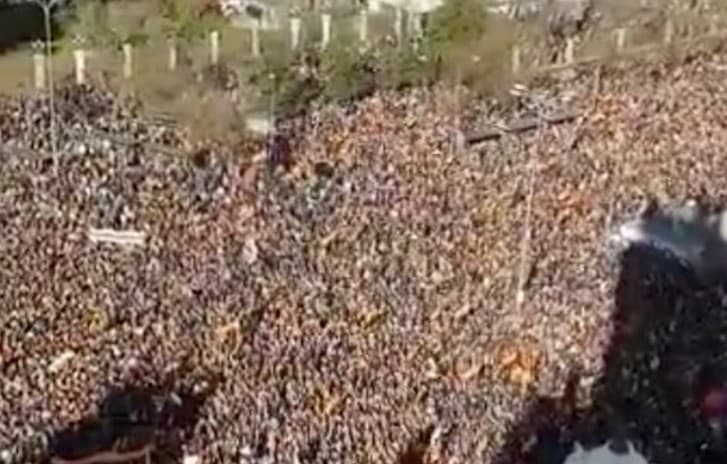 VÍDEO: Espanhóis saem às ruas contra governo socialista de Pedro Sánchez