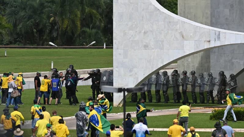 Exército coloca tropa de prontidão para possível Garantia da Lei e da Ordem após atos em Brasília